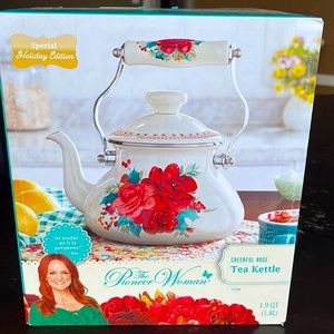 Pioneer Woman Cheerful Rose Tea Kettle 1.9 qt    Brand new still in box